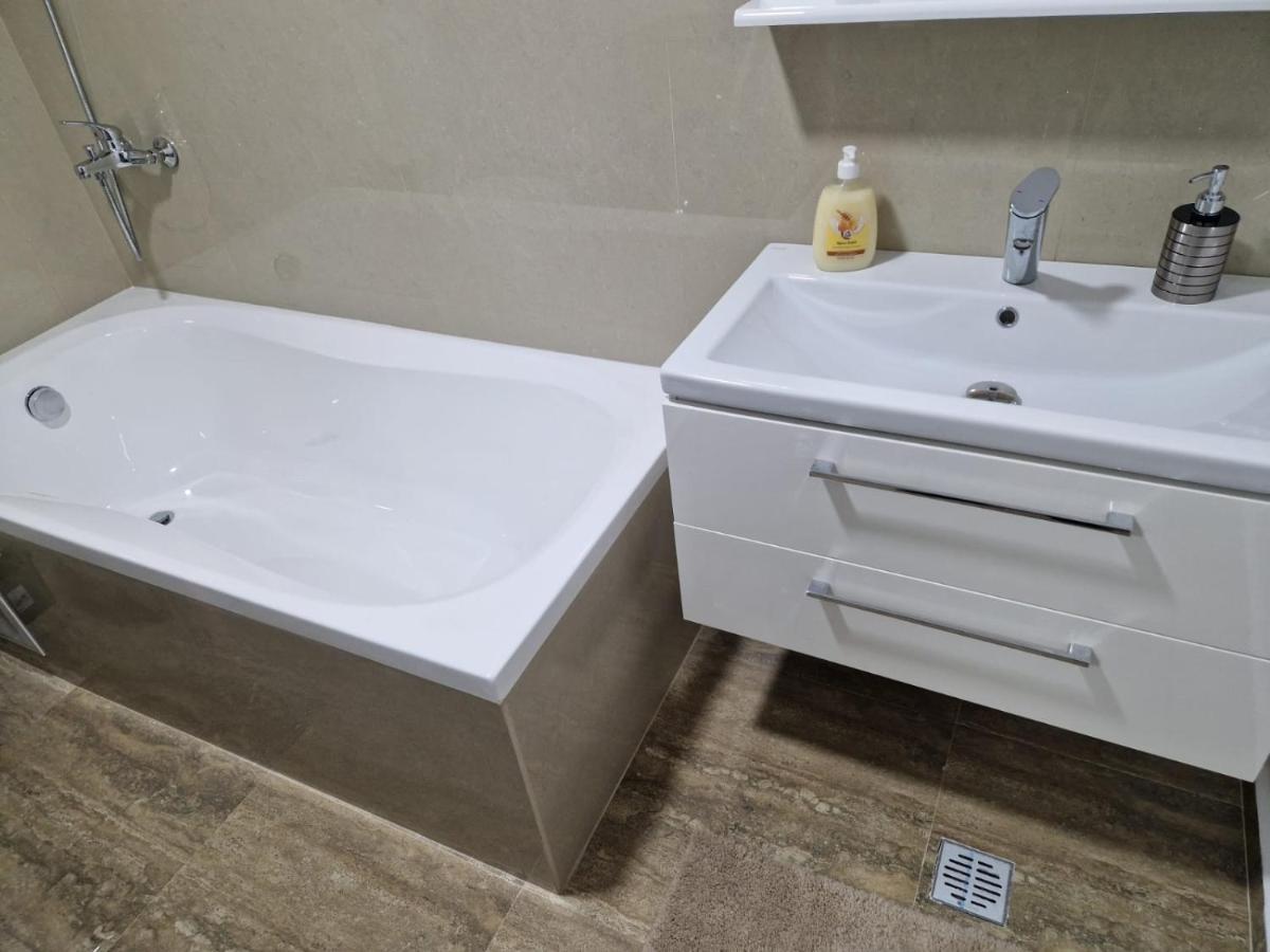 Danube Apartment เบรยลา ภายนอก รูปภาพ